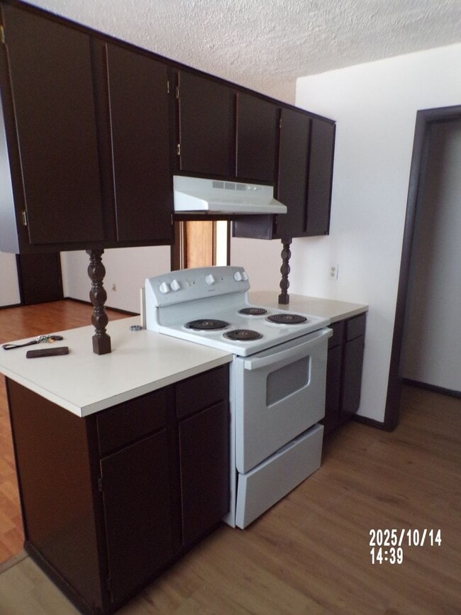 Foto del edificio - 2 STORY TOWNHOUSE , CLOSE TO SHOPPING AND RESTAURANTS