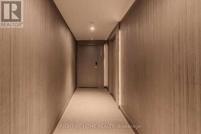 Photo du bâtiment - 448 Burnhamthorpe Rd W