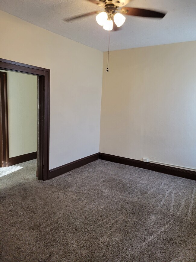 living room - 301 S Scioto St