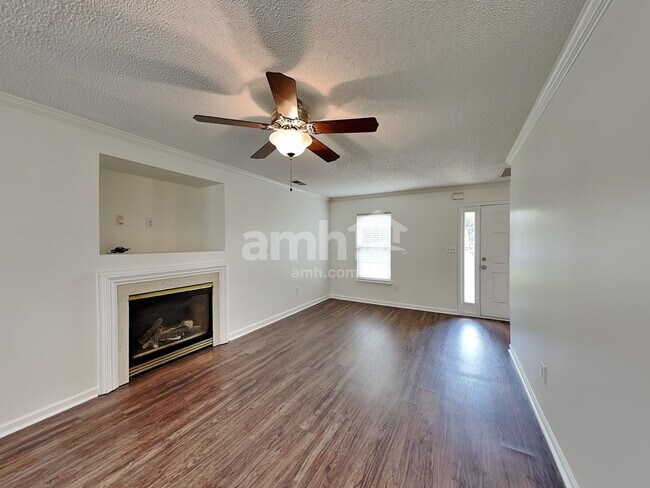 Foto del edificio - 8027 Trotter Rd