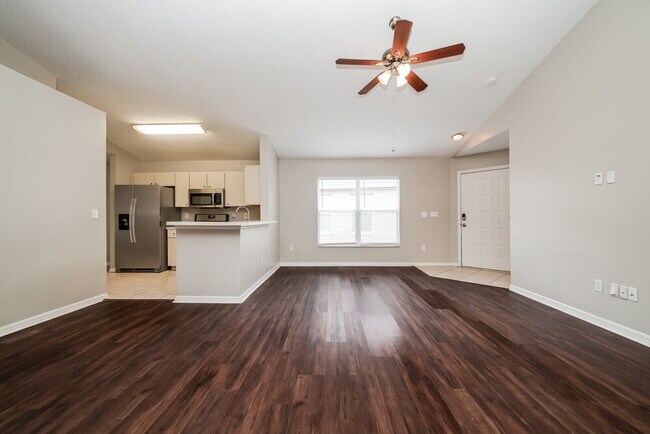 Foto del edificio - 6713 Summer Cove Dr