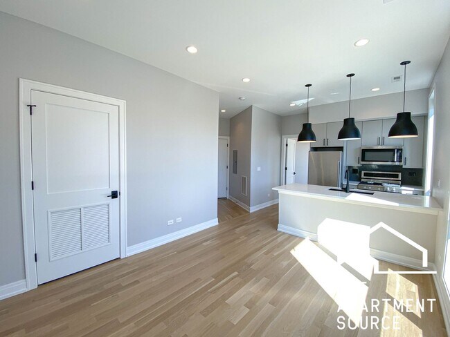 Foto del edificio - 1051 W Cornelia Ave