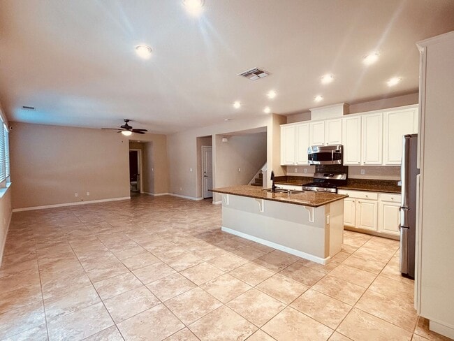 Building Photo - 12011 Country Garden Dr