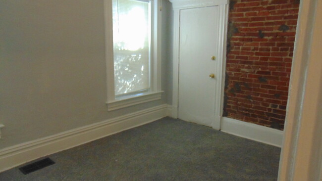 3rd Bedroom - 111 W 34th St