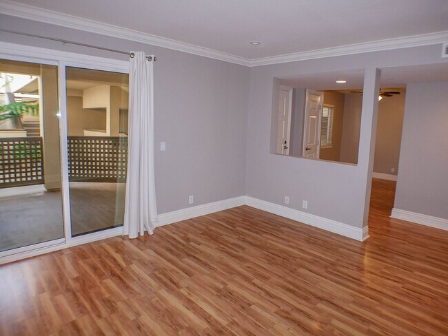 Foto del edificio - 2BD/2BA Dual Master Condo of secured building in highly sought after Boutique Bella Capri building.