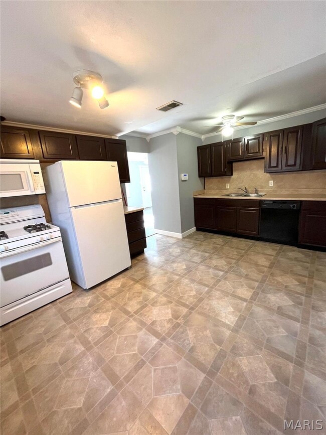 Building Photo - 13 Rusty Wil Dr