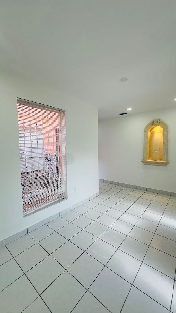 Foto del edificio - Jaime Pozo