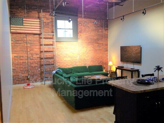 Building Photo - 222 Bolivar St