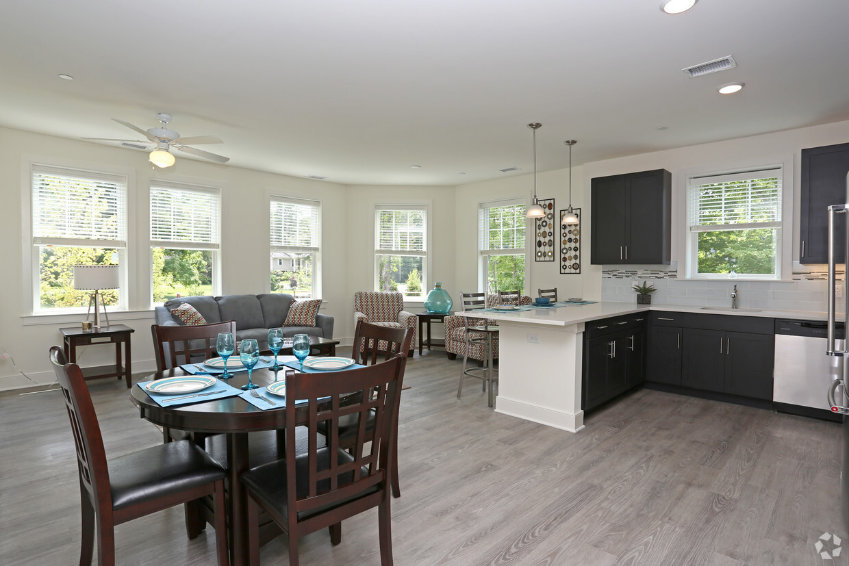 Foto principal - Colonial Pointe at Franklin Lakes