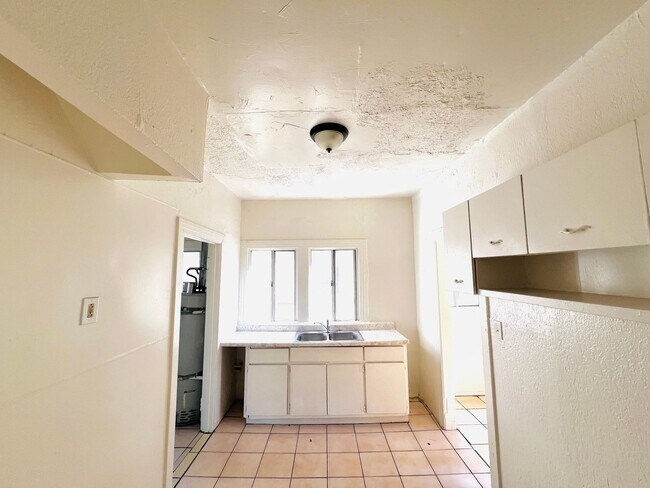 Building Photo - MATHEWS Properties 18 LLC