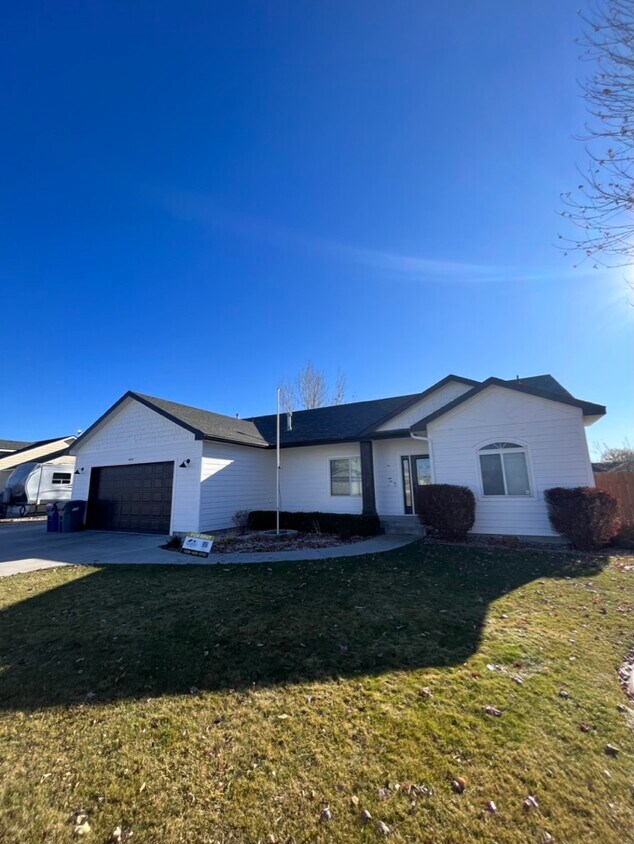 Foto principal - 365 NE Greystone Loop
