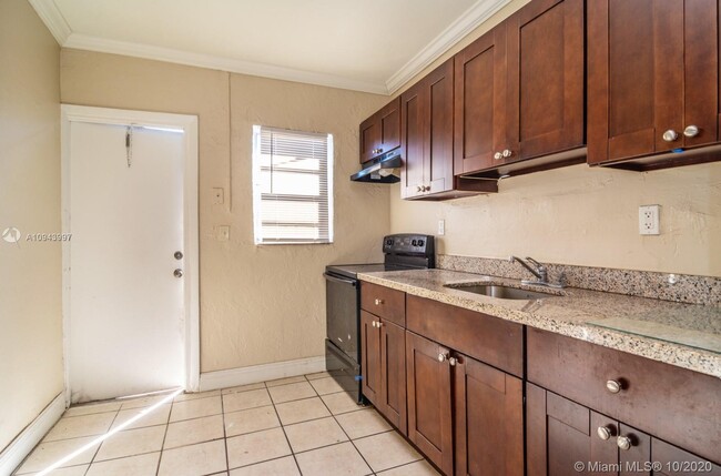 Foto del edificio - 724 NW 14th Terrace