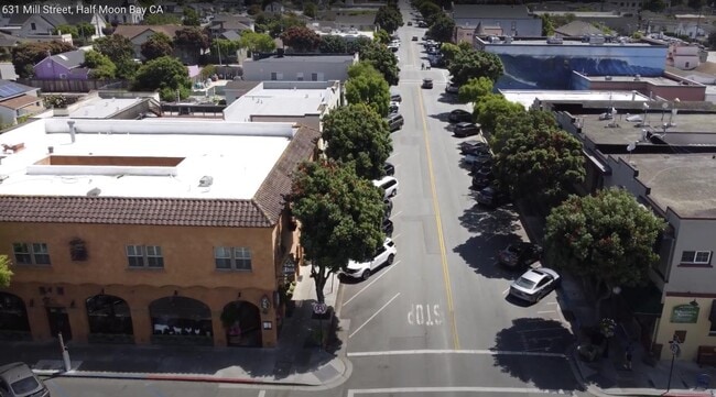Building Photo - 631 Mill St