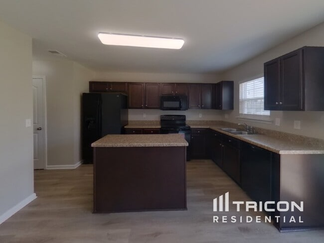 Building Photo - 774 Markham Cir
