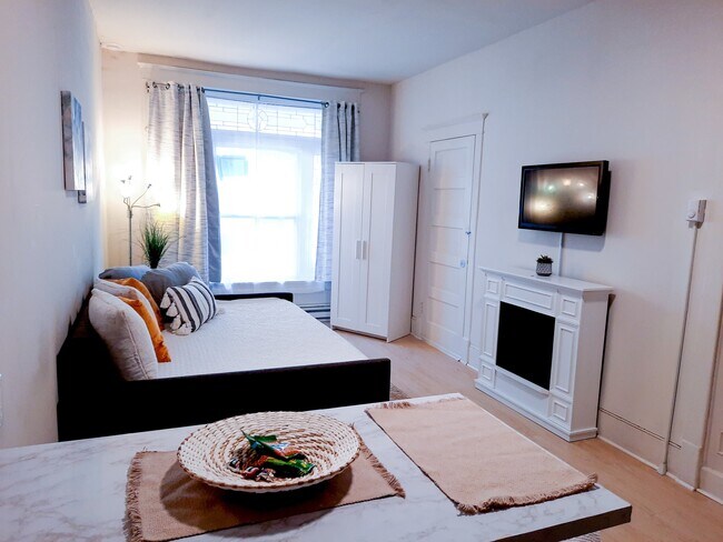 Foto del edificio - 123 South White Street, Unit 1