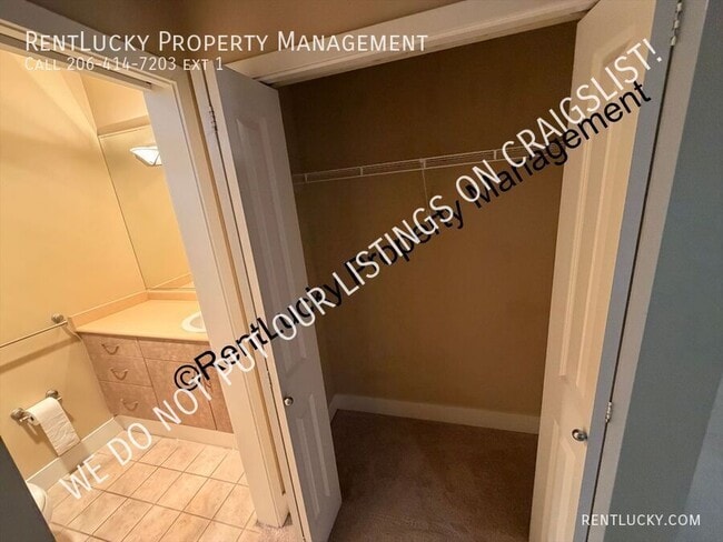 Building Photo - 4031 Aurora Ave N