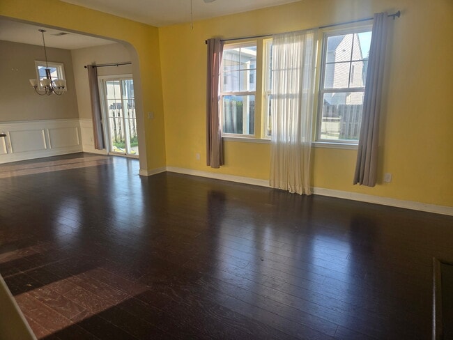 Family Room - 14.5x17 - 107 Marsh Creek Dr