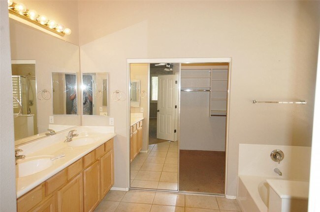 Building Photo - 951 E Taurus Pl