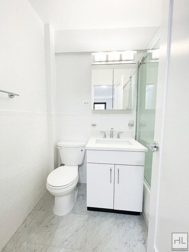 Building Photo - 5 AVENUE