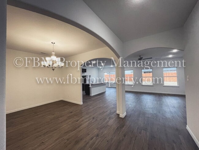 Building Photo - 655 Excelsior Dr