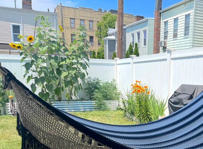 Private Backyard - 7 Duncan Ct