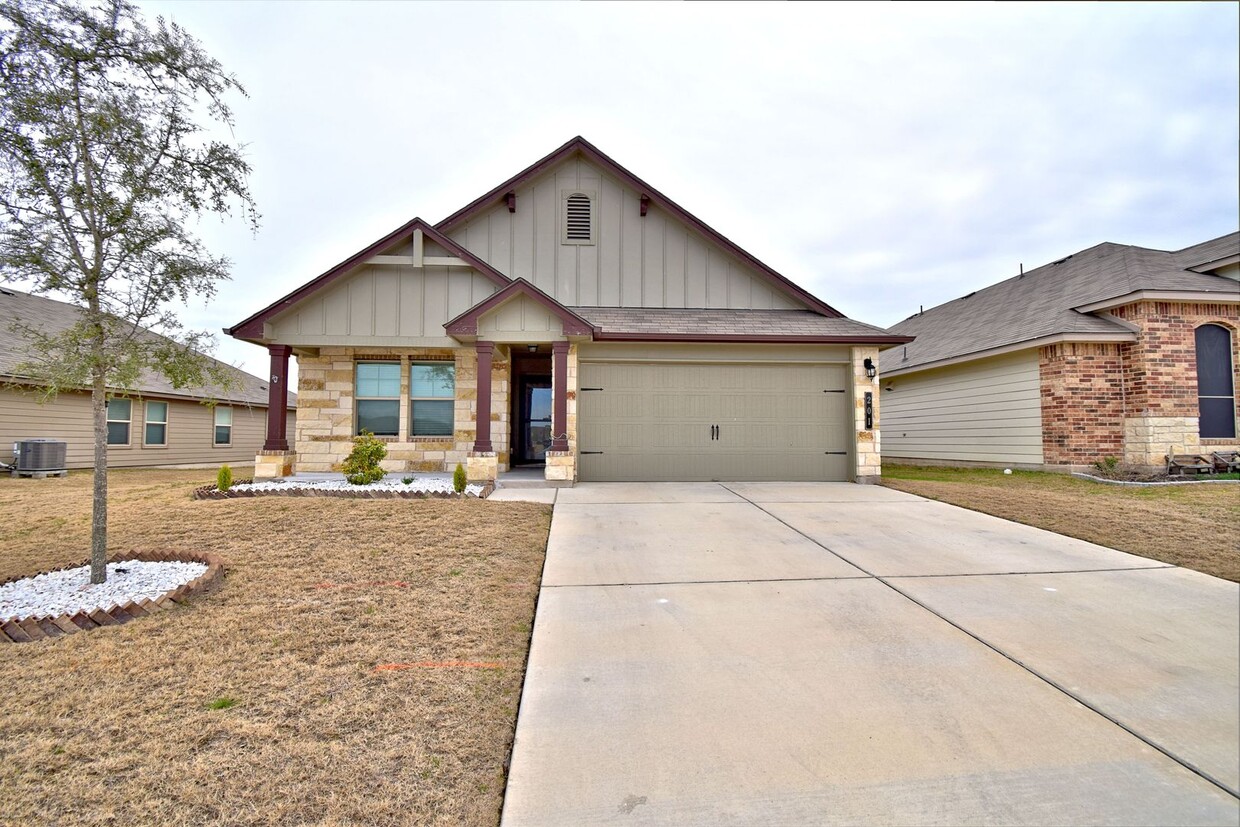 Primary Photo - Stunning Three Bed in Avery Glen of Taylor