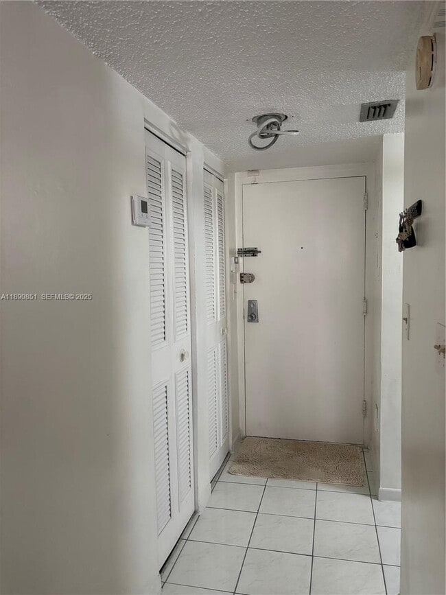 Foto del edificio - 14501 N Kendall Dr