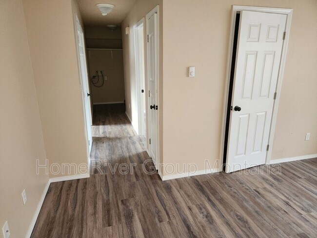 Building Photo - 2308 Hillview Ct