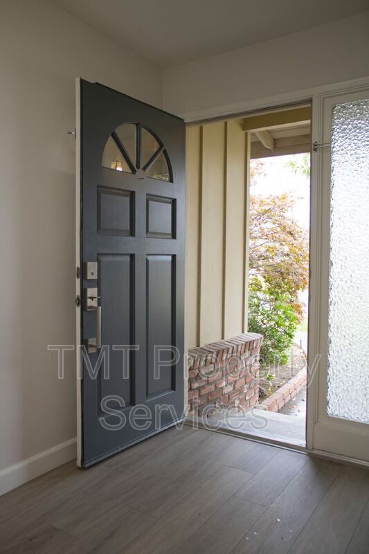 Foto del edificio - 6940 McQuillan Cir