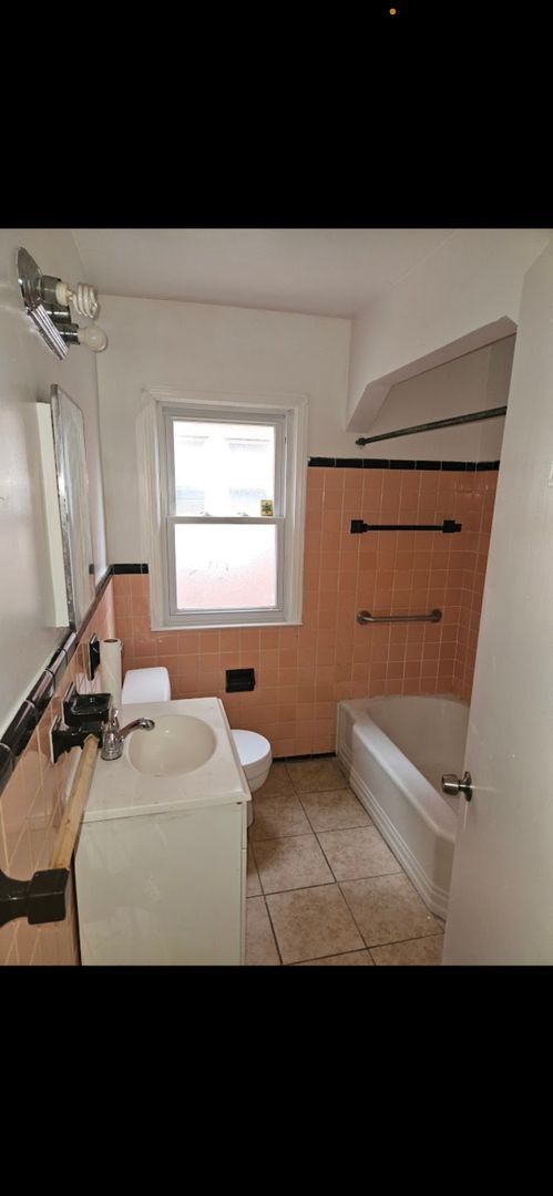 Foto del edificio - 3 bedroom, 1.5 Bath! Must See! Detroit's E...