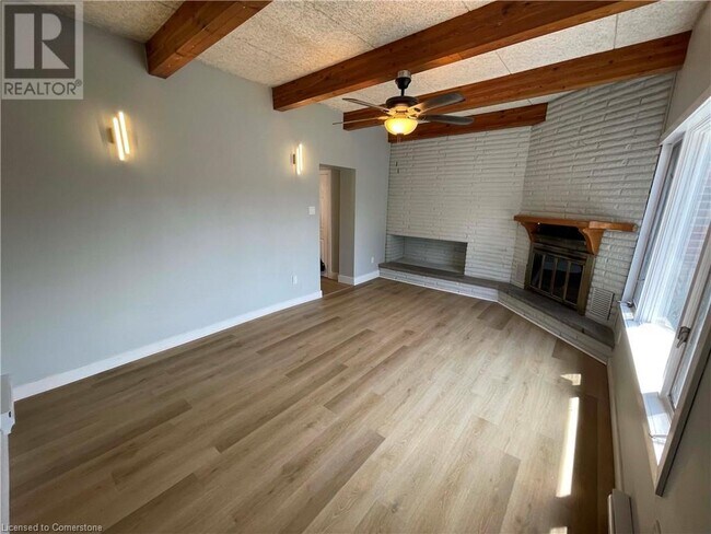 Building Photo - 380 Barton St