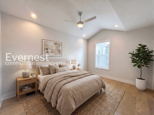 Foto del edificio - 4 Bed, 4.5 Bath Town Home with Garage / Available Now!