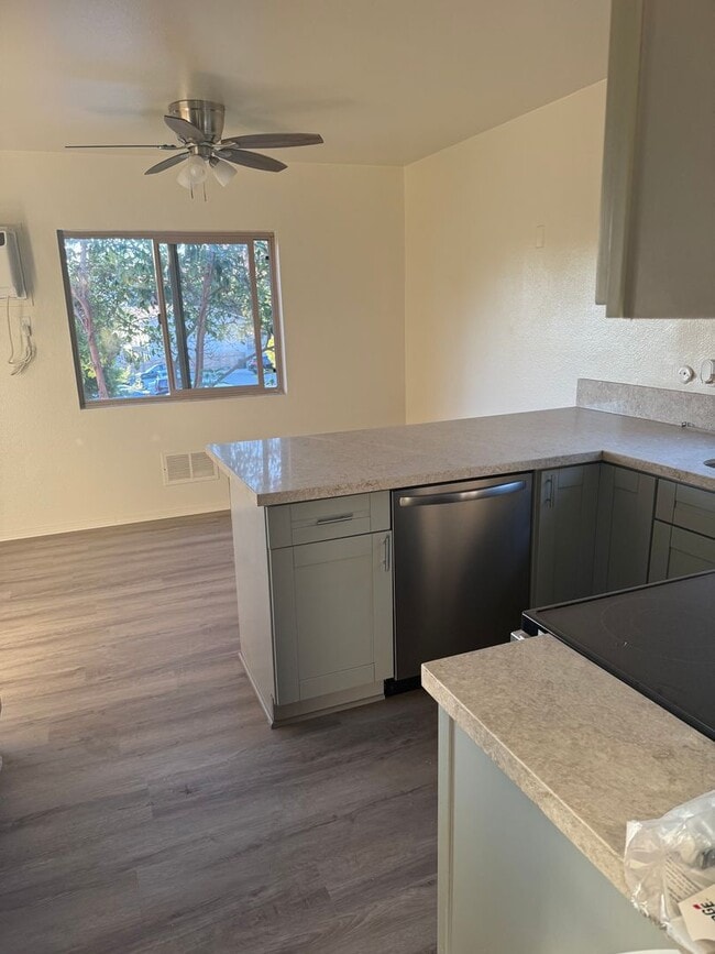 Foto del edificio - 5422 Adobe Falls Rd