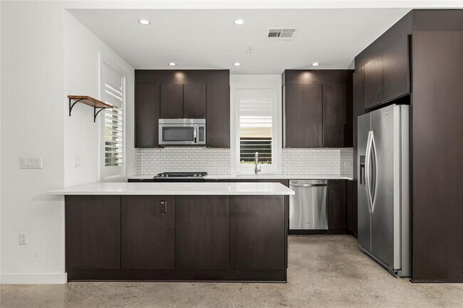 Foto del edificio - 1021 1/2 E 38th St