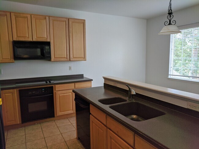 Building Photo - 7572 Pineridge Trl