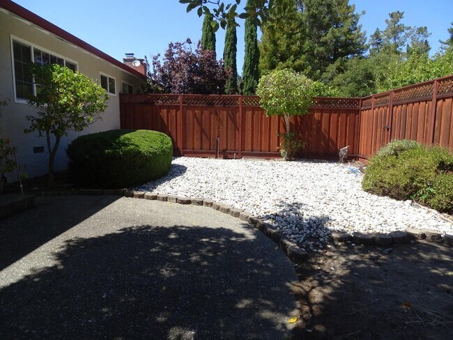 Building Photo - 3347 Glendora Dr