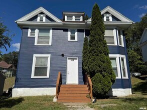 Building Photo - 1013 E 6th St