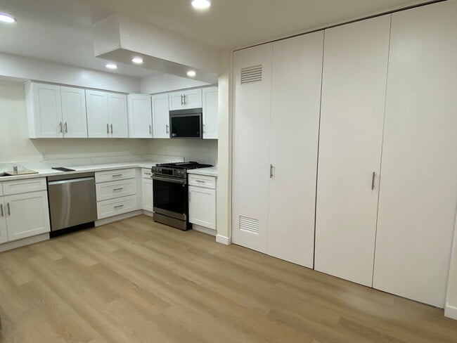 Photo - 629 N Alamo Street Apartment