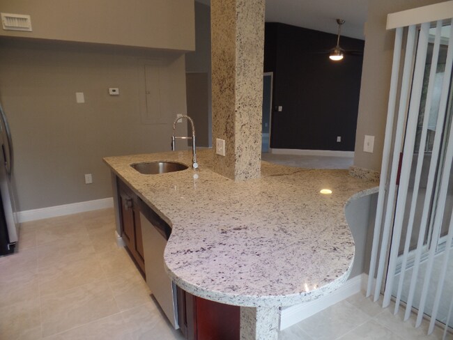 Foto del edificio - 2810 N Oakland Forest Dr