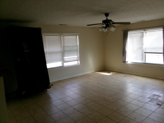 Building Photo - 1453 Park St