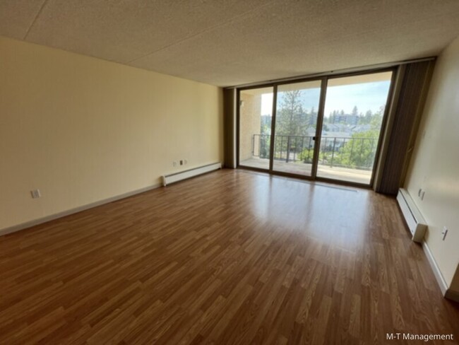 Building Photo - 1 br/1 bath condo with w&amp;d, garage/sto...