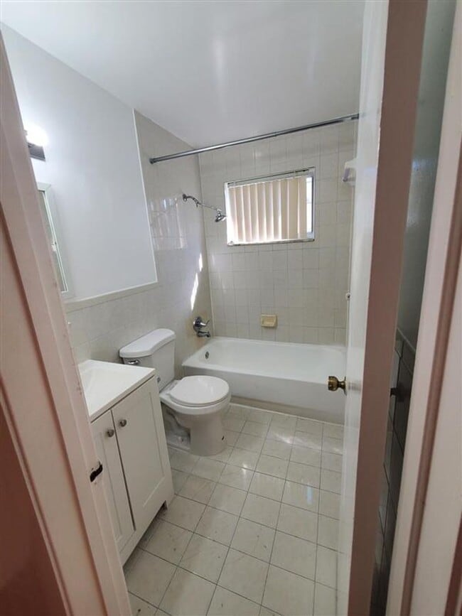 Building Photo - 965-975 Biarritz Drive