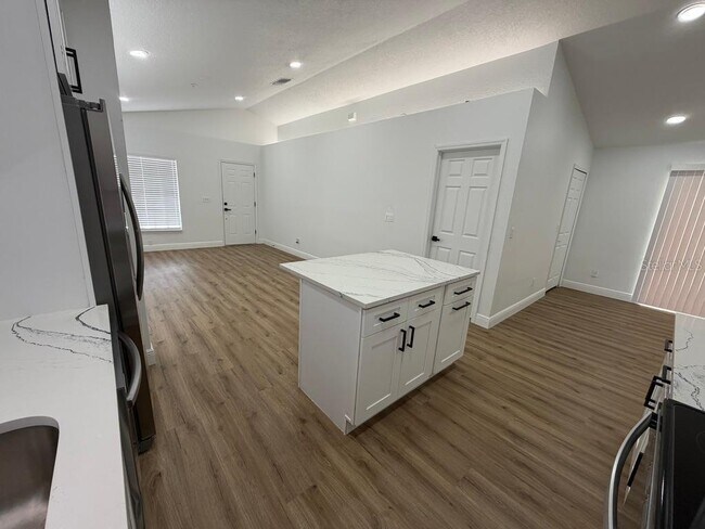 Foto del edificio - 9743 Hollyhill Dr