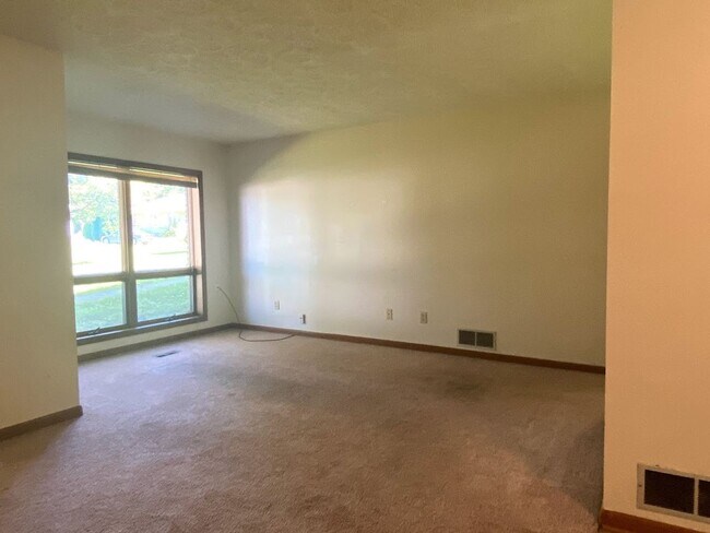 Foto del edificio - ***AUGUST 2027*** Lower Level 2 bedroom, 2 bath home with large yard (Great for large group!)