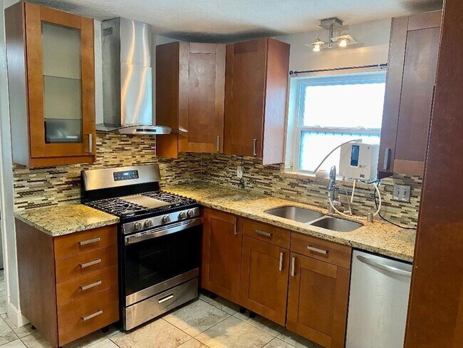 Foto del edificio - 2419 Briarlee Dr