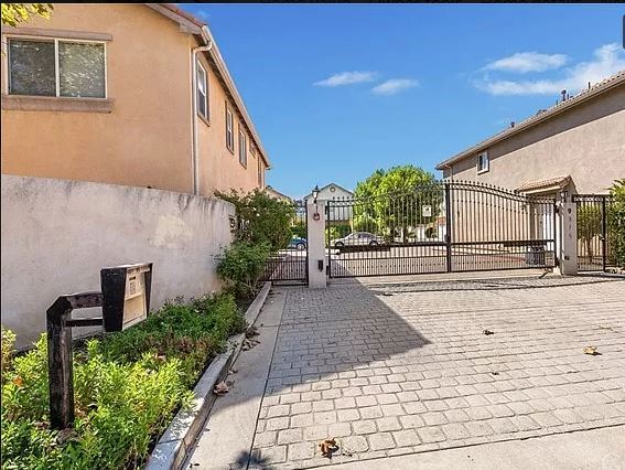 Building Photo - 9315 Burnet Ave