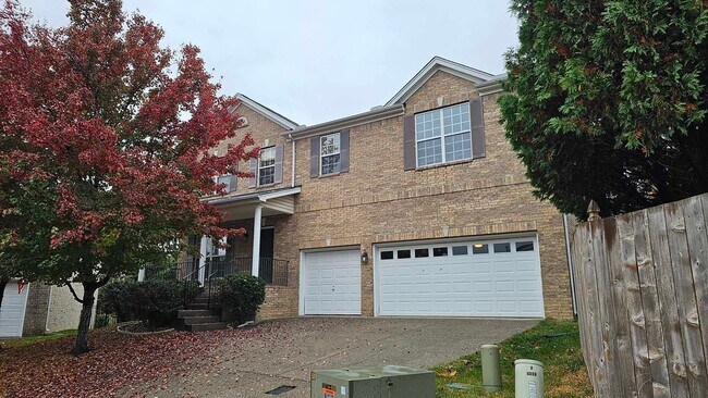 Building Photo - Spacious home with fenced back yard