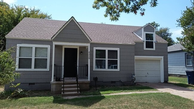 Building Photo - 4328 E 4th Pl