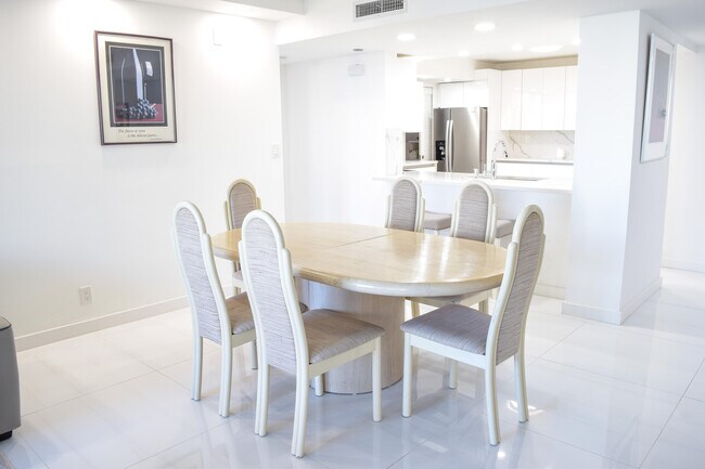 Foto del edificio - 3420 S Ocean Blvd
