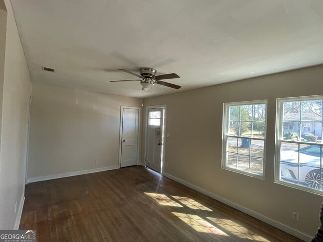 Foto del edificio - 712 Georgia Ave